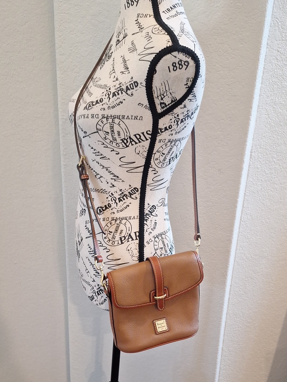 Dooney & Bourke Grained Leather Crossbody Bag